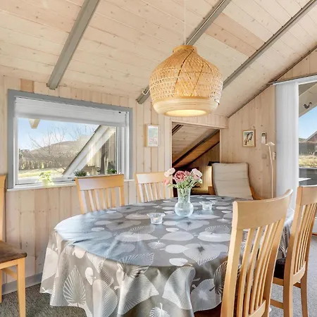 בית נופש Beautiful Home In Hejls With Sauna